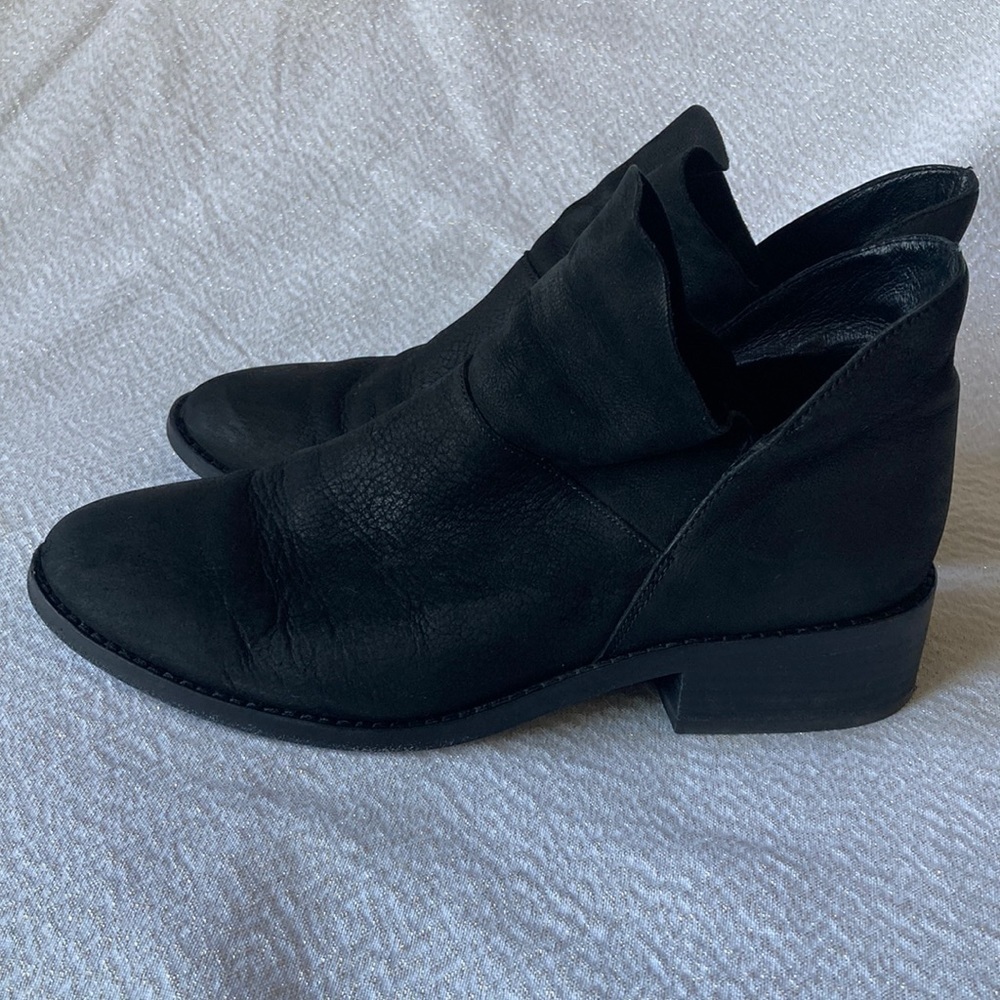 Eileen Fisher Black Suede Leather Ankle Boots Slip On Size 8.5 - Picture 2 of 9